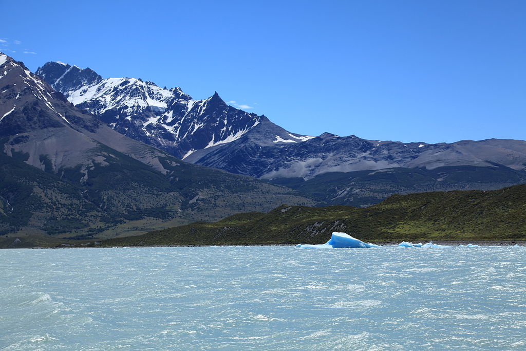 1024px-Lake_Viedma_(5465531443)