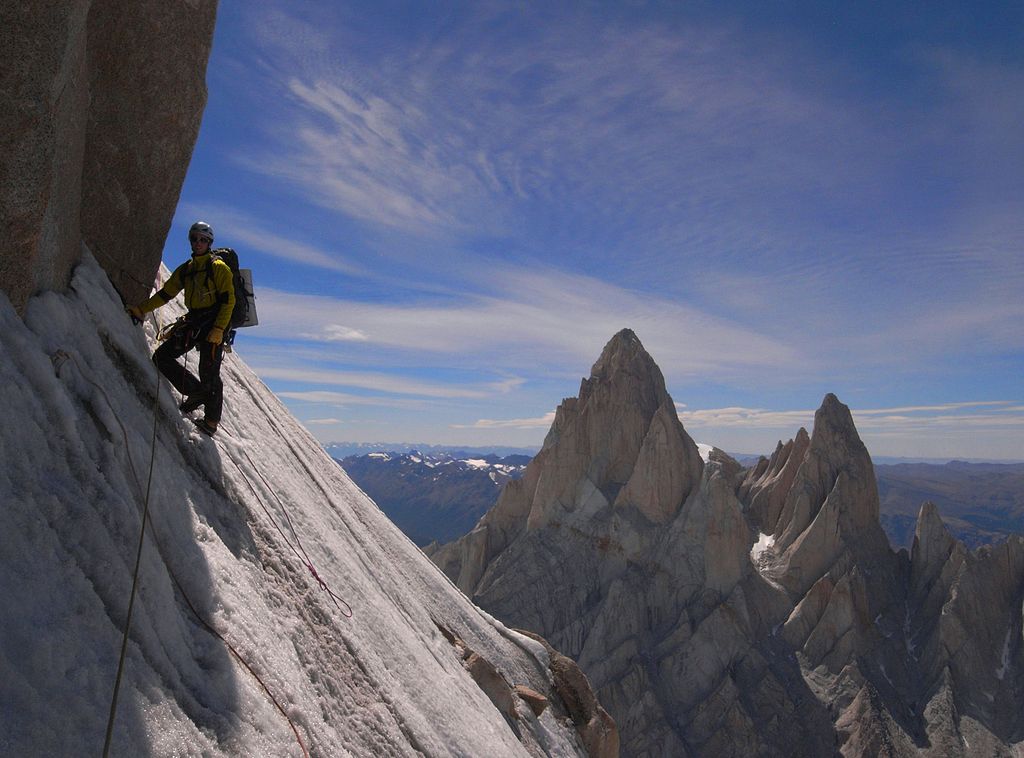 1024px-Traverse_on_Cerro_Torre
