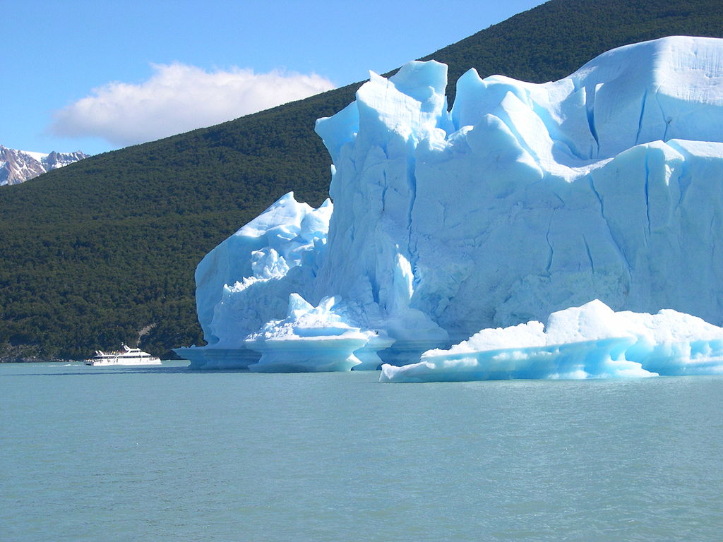 1024px-Upsala_boat_iceberg